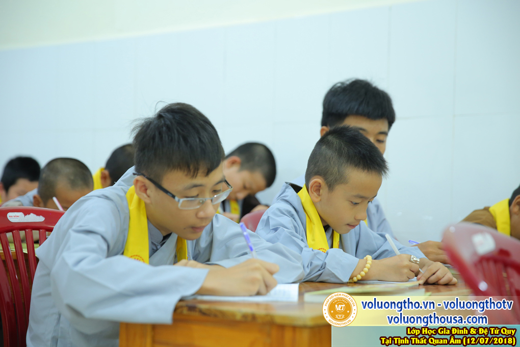 lop-hoc-giao-duc-gia-dinh-va-de-tu-quy-ngay-12-7-2018-chua-quan-the-am-duc-trong-lam-dong-2.jpg