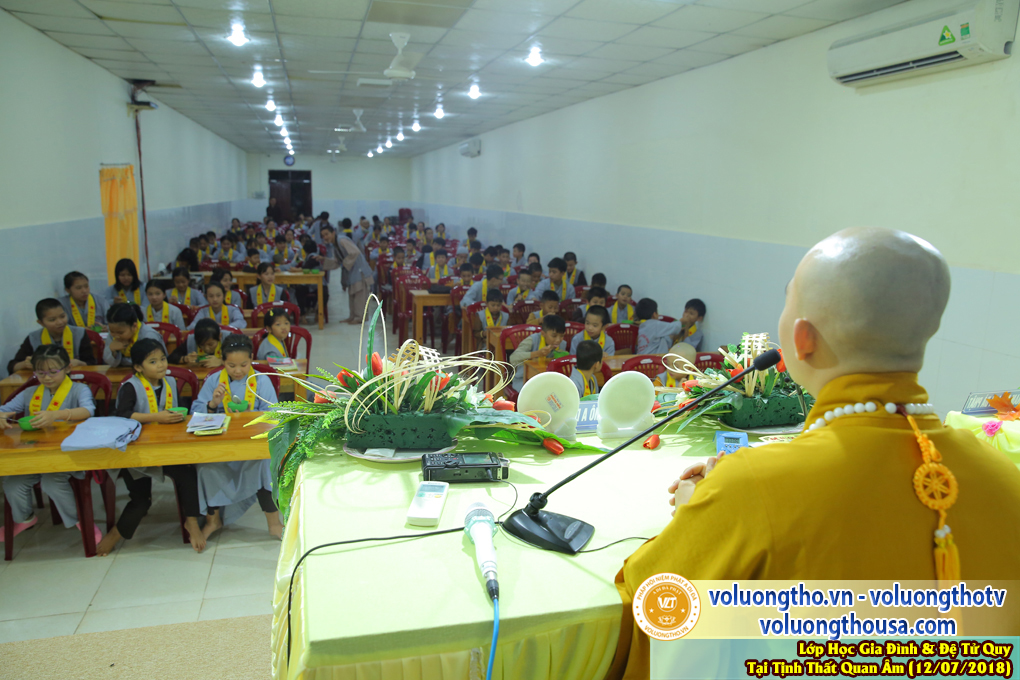 lop-hoc-giao-duc-gia-dinh-va-de-tu-quy-ngay-12-7-2018-chua-quan-the-am-duc-trong-lam-dong-20.jpg