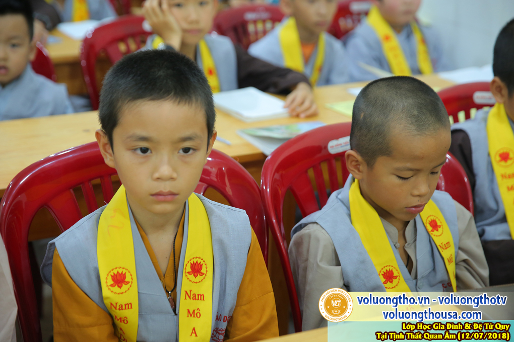 lop-hoc-giao-duc-gia-dinh-va-de-tu-quy-ngay-12-7-2018-chua-quan-the-am-duc-trong-lam-dong-23.jpg