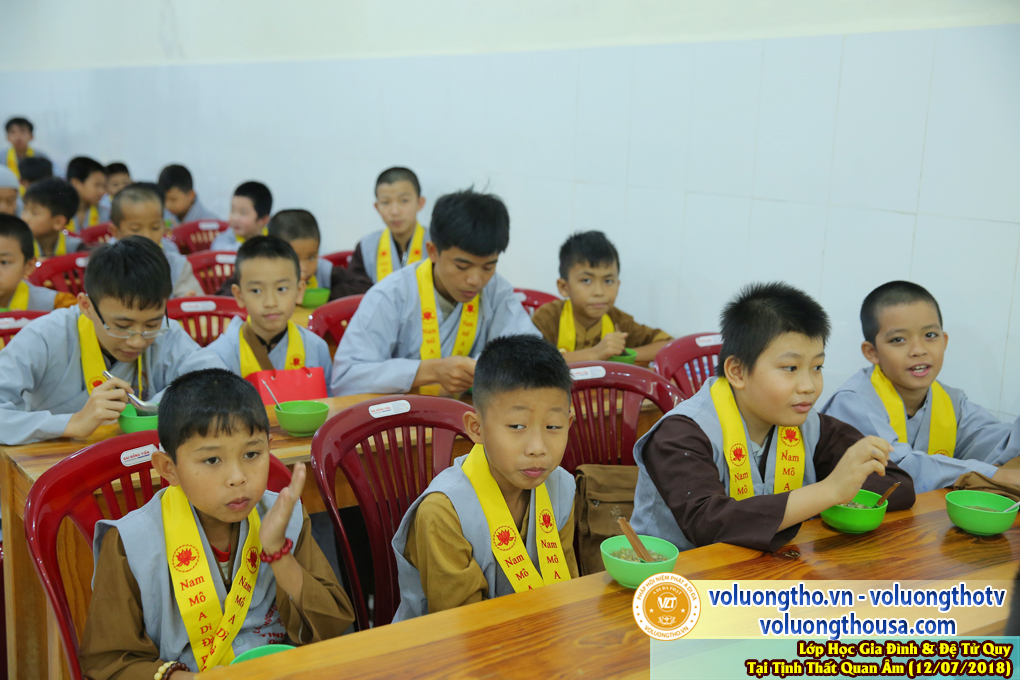 lop-hoc-giao-duc-gia-dinh-va-de-tu-quy-ngay-12-7-2018-chua-quan-the-am-duc-trong-lam-dong-24.jpg