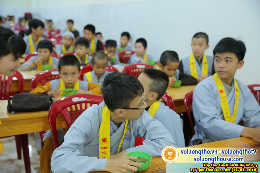 lop-hoc-giao-duc-gia-dinh-va-de-tu-quy-ngay-12-7-2018-chua-quan-the-am-duc-trong-lam-dong-25.jpg