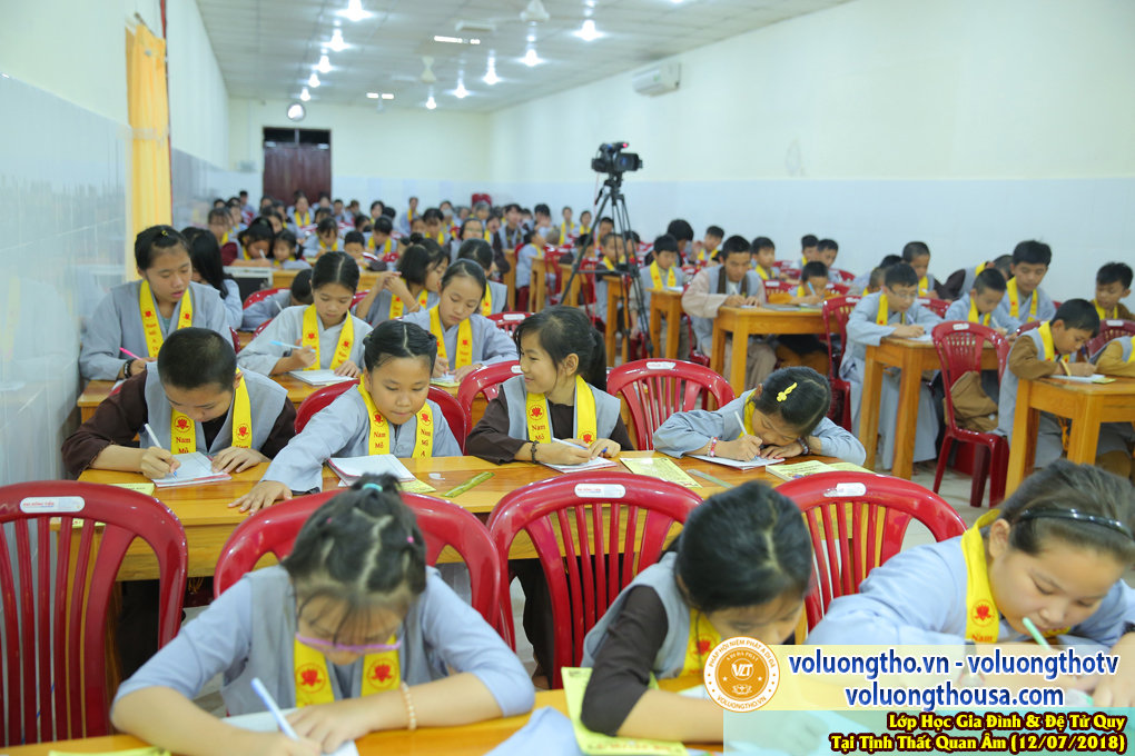 lop-hoc-giao-duc-gia-dinh-va-de-tu-quy-ngay-12-7-2018-chua-quan-the-am-duc-trong-lam-dong-3.jpg