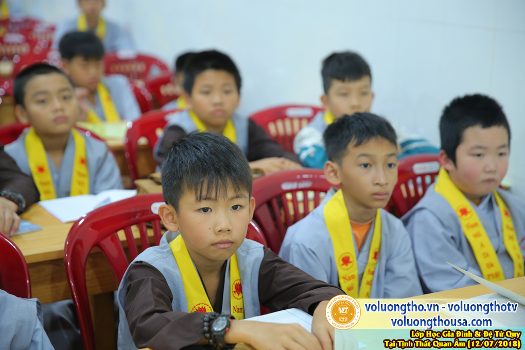 lop-hoc-giao-duc-gia-dinh-va-de-tu-quy-ngay-12-7-2018-chua-quan-the-am-duc-trong-lam-dong-37.jpg