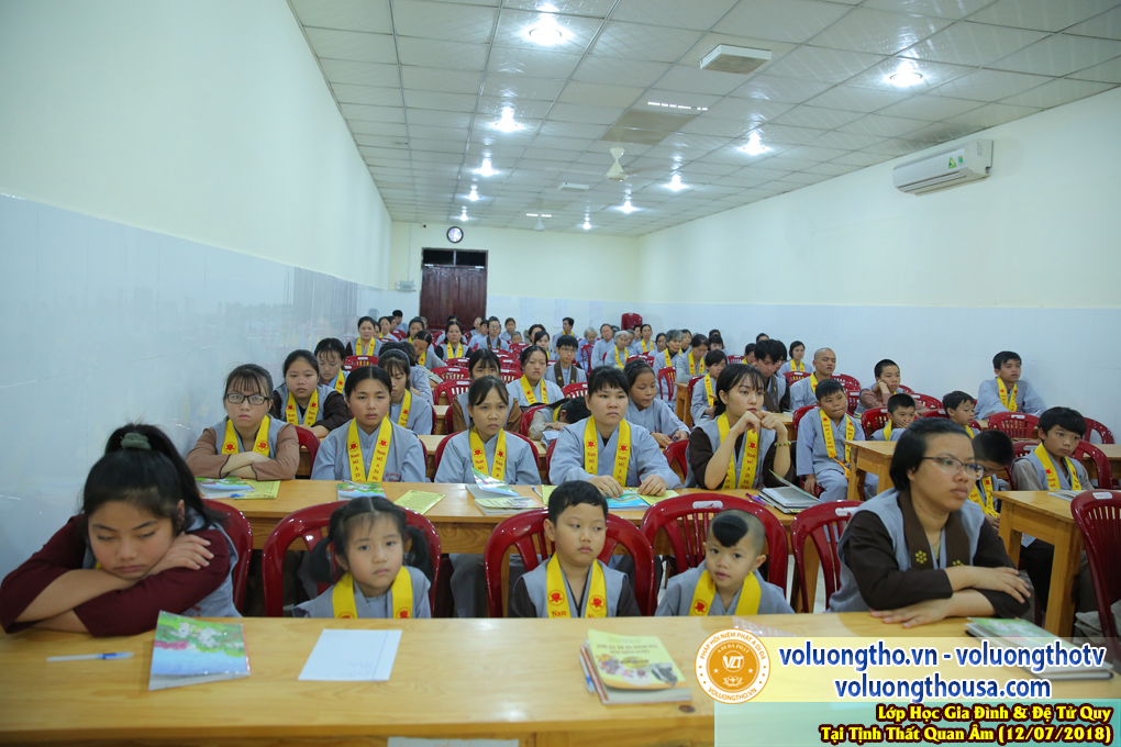 lop-hoc-giao-duc-gia-dinh-va-de-tu-quy-ngay-12-7-2018-chua-quan-the-am-duc-trong-lam-dong-38.jpg