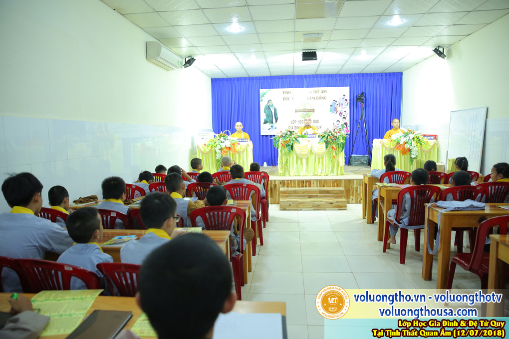 lop-hoc-giao-duc-gia-dinh-va-de-tu-quy-ngay-12-7-2018-chua-quan-the-am-duc-trong-lam-dong-39.jpg
