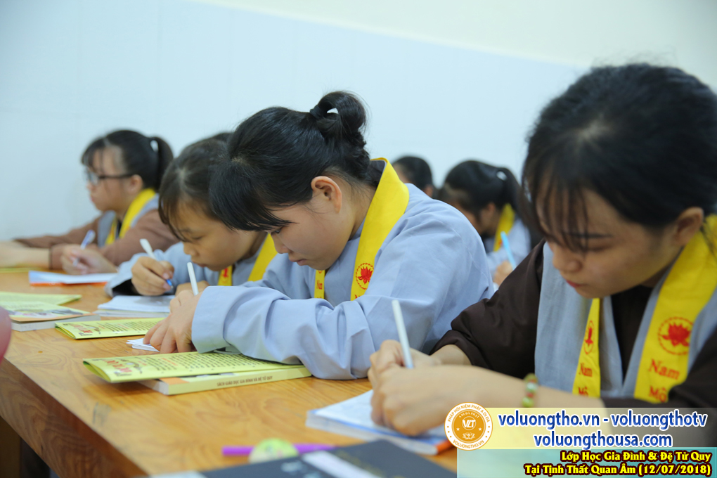 lop-hoc-giao-duc-gia-dinh-va-de-tu-quy-ngay-12-7-2018-chua-quan-the-am-duc-trong-lam-dong-8.jpg