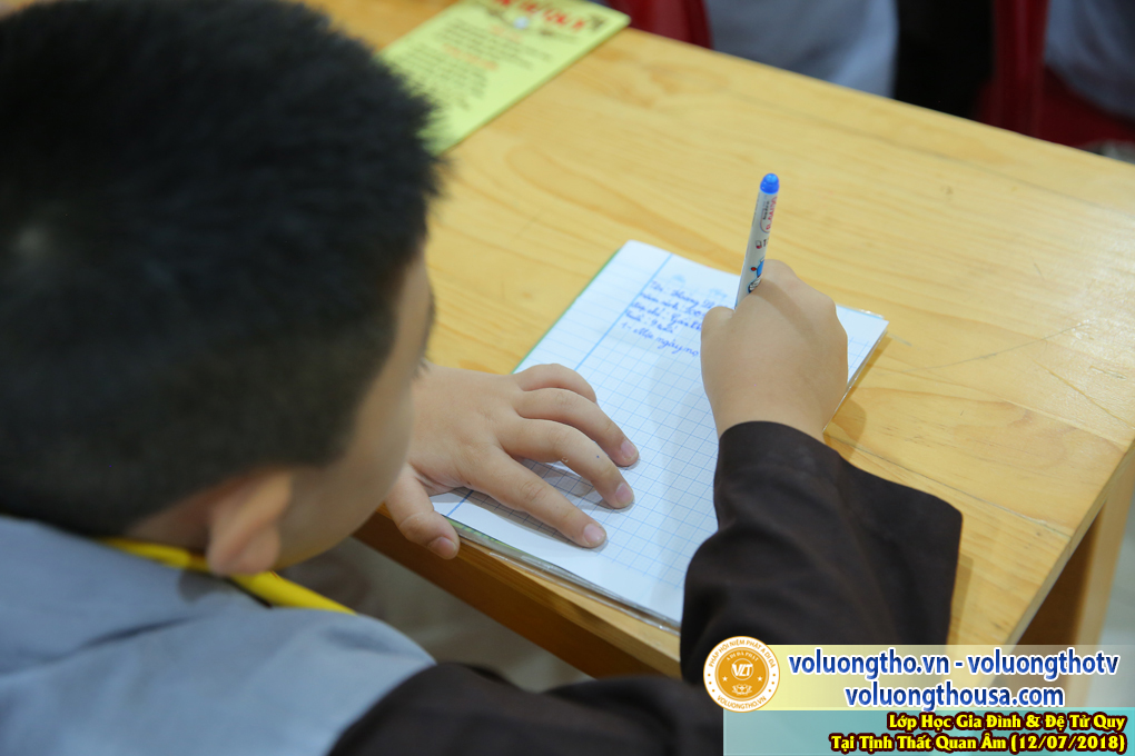 lop-hoc-giao-duc-gia-dinh-va-de-tu-quy-ngay-12-7-2018-chua-quan-the-am-duc-trong-lam-dong-9.jpg