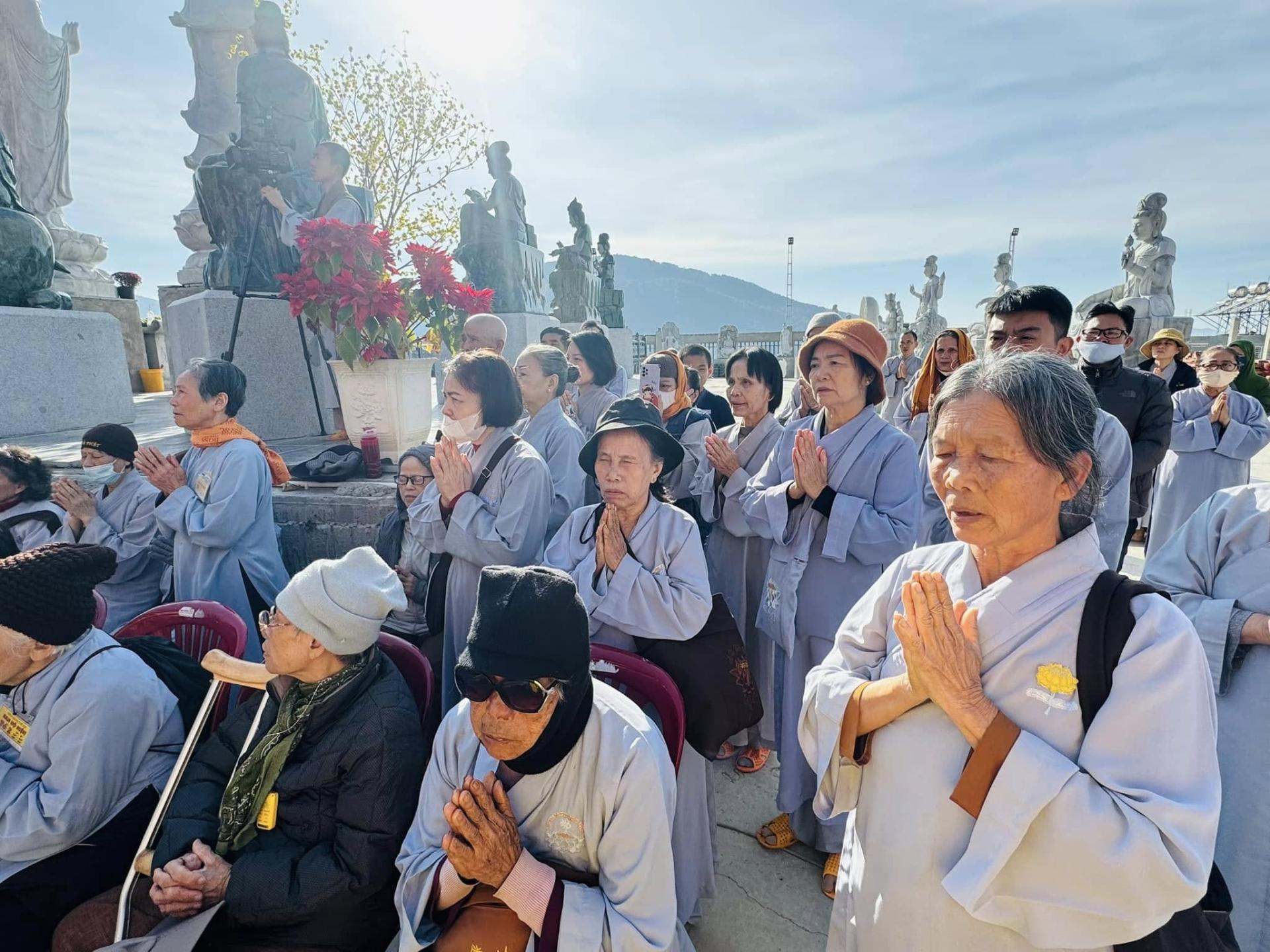 mung-5-tet-nam-at-ty-2025-chua-quan-the-am-chua-quan-the-am-duc-trong-lam-dong-28.jpg