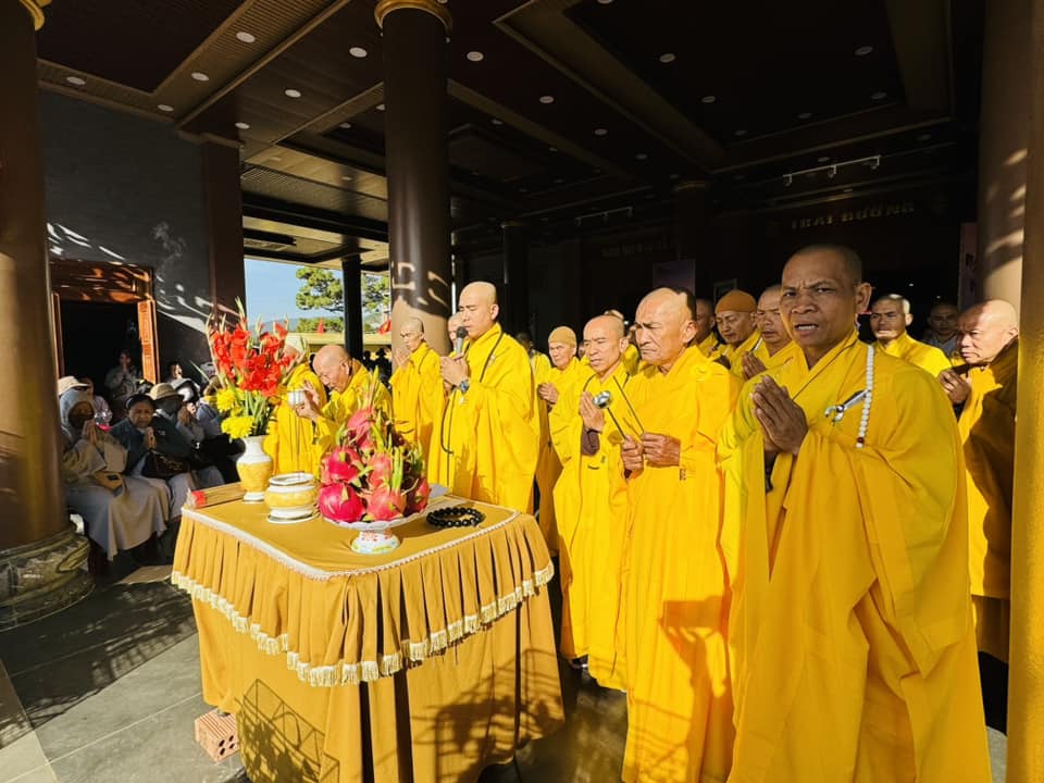 mung-5-tet-nam-at-ty-2025-chua-quan-the-am-chua-quan-the-am-duc-trong-lam-dong-33.jpg