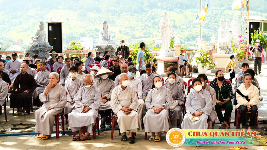 nhung-hinh-anh-phat-dan-2022-chua-quan-the-am-duc-trong-lam-dong-11.jpg