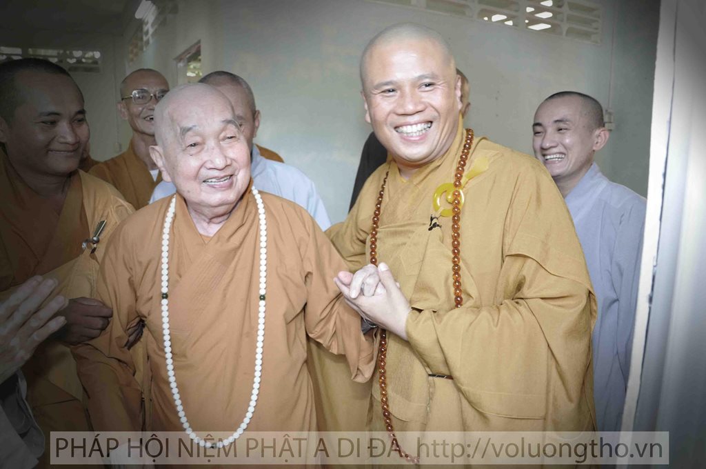 phong-sanh-tai-chua-tu-an-tien-giang-chua-quan-the-am-duc-trong-lam-dong-11.jpg