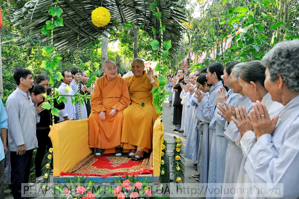 phong-sanh-tai-chua-tu-an-tien-giang-chua-quan-the-am-duc-trong-lam-dong-8.jpg
