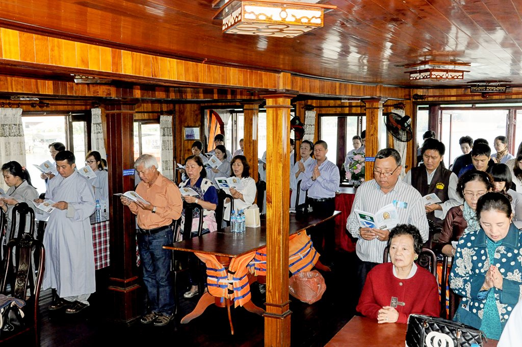 phong-sanh-tren-song-bach-dang-26-01-2014-chua-quan-the-am-duc-trong-lam-dong-13.jpg