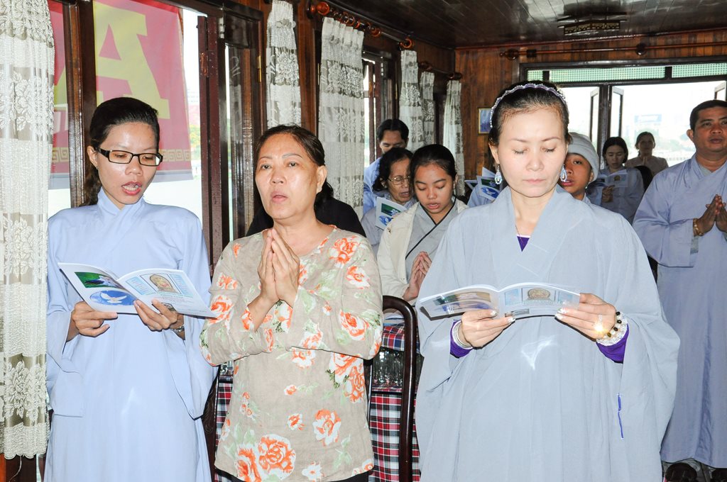 phong-sanh-tren-song-bach-dang-26-01-2014-chua-quan-the-am-duc-trong-lam-dong-18.jpg