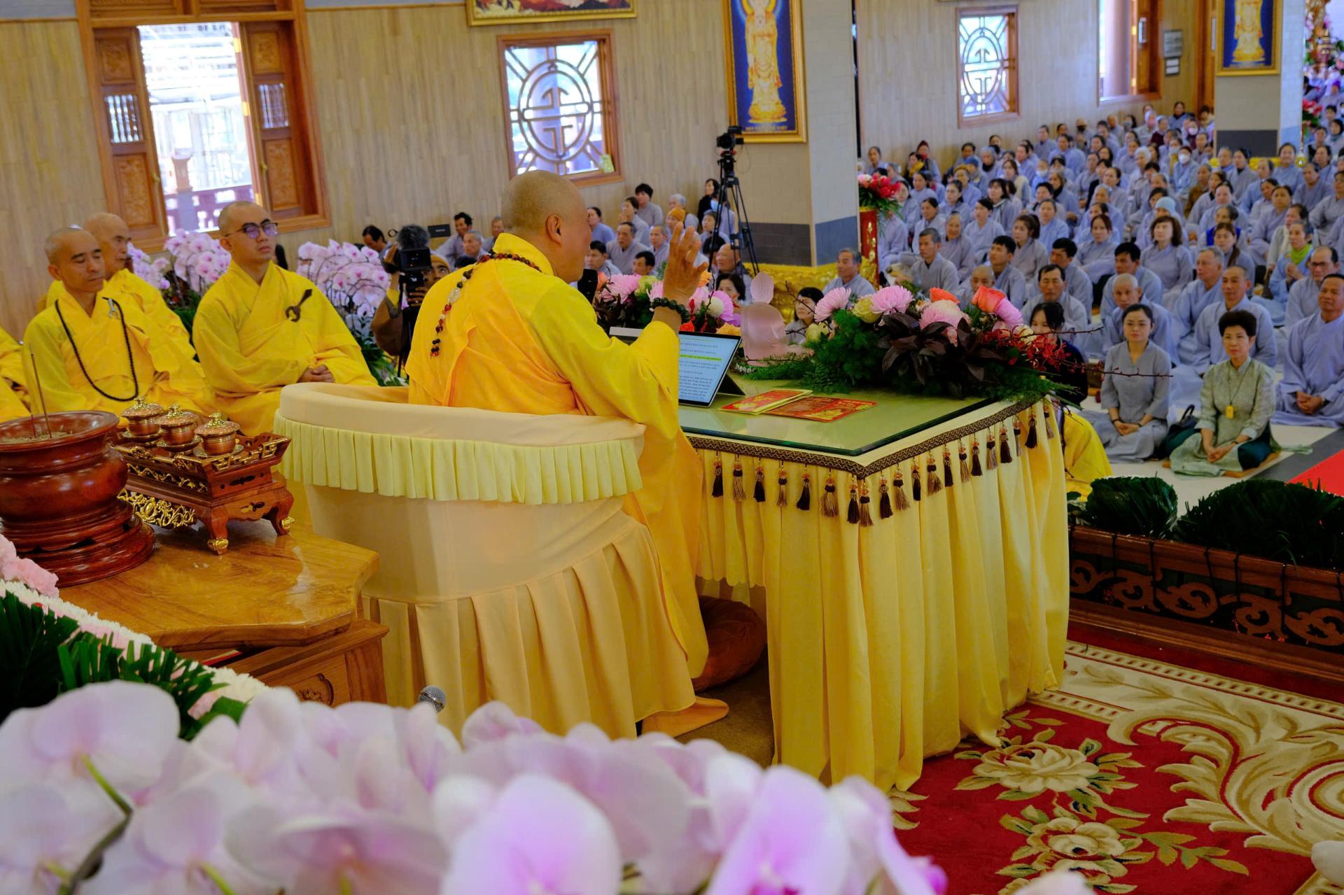 thuyet-phap-le-tat-nien-2024-chua-quan-the-am-ngay-20-12-giap-thin-al-chua-quan-the-am-duc-trong-lam-dong-11.jpg