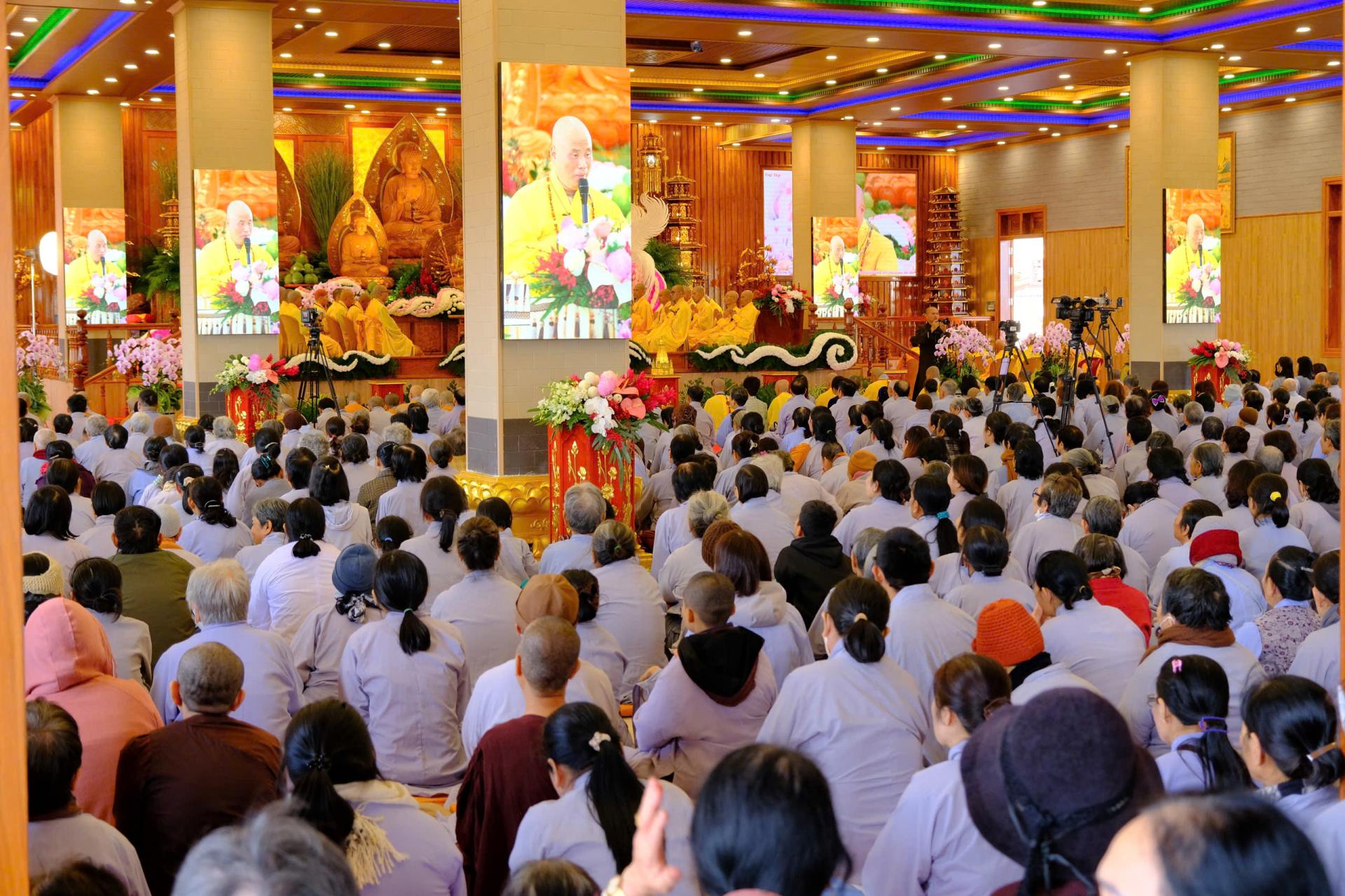 thuyet-phap-le-tat-nien-2024-chua-quan-the-am-ngay-20-12-giap-thin-al-chua-quan-the-am-duc-trong-lam-dong-13.jpg