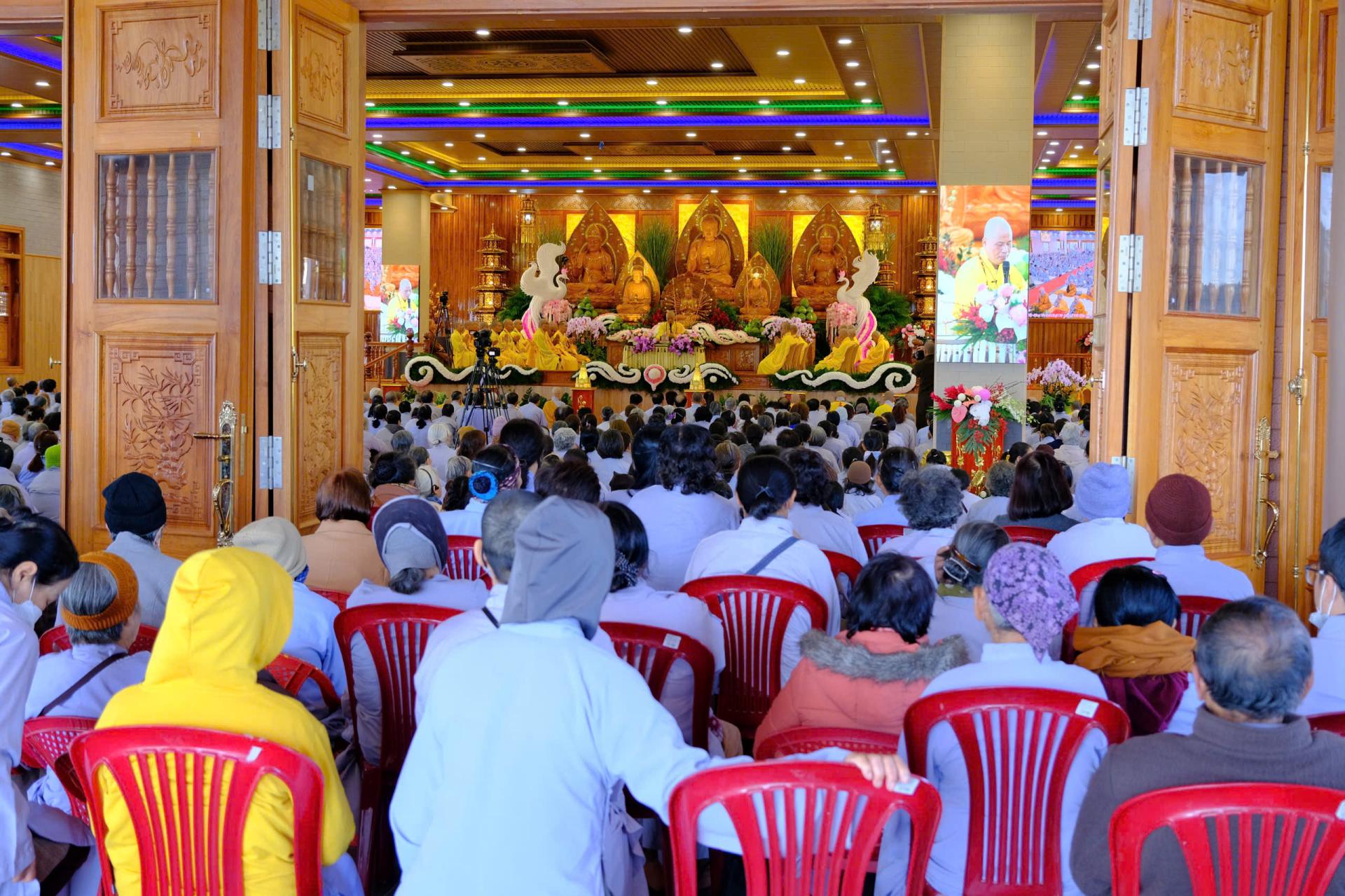 thuyet-phap-le-tat-nien-2024-chua-quan-the-am-ngay-20-12-giap-thin-al-chua-quan-the-am-duc-trong-lam-dong-14.jpg