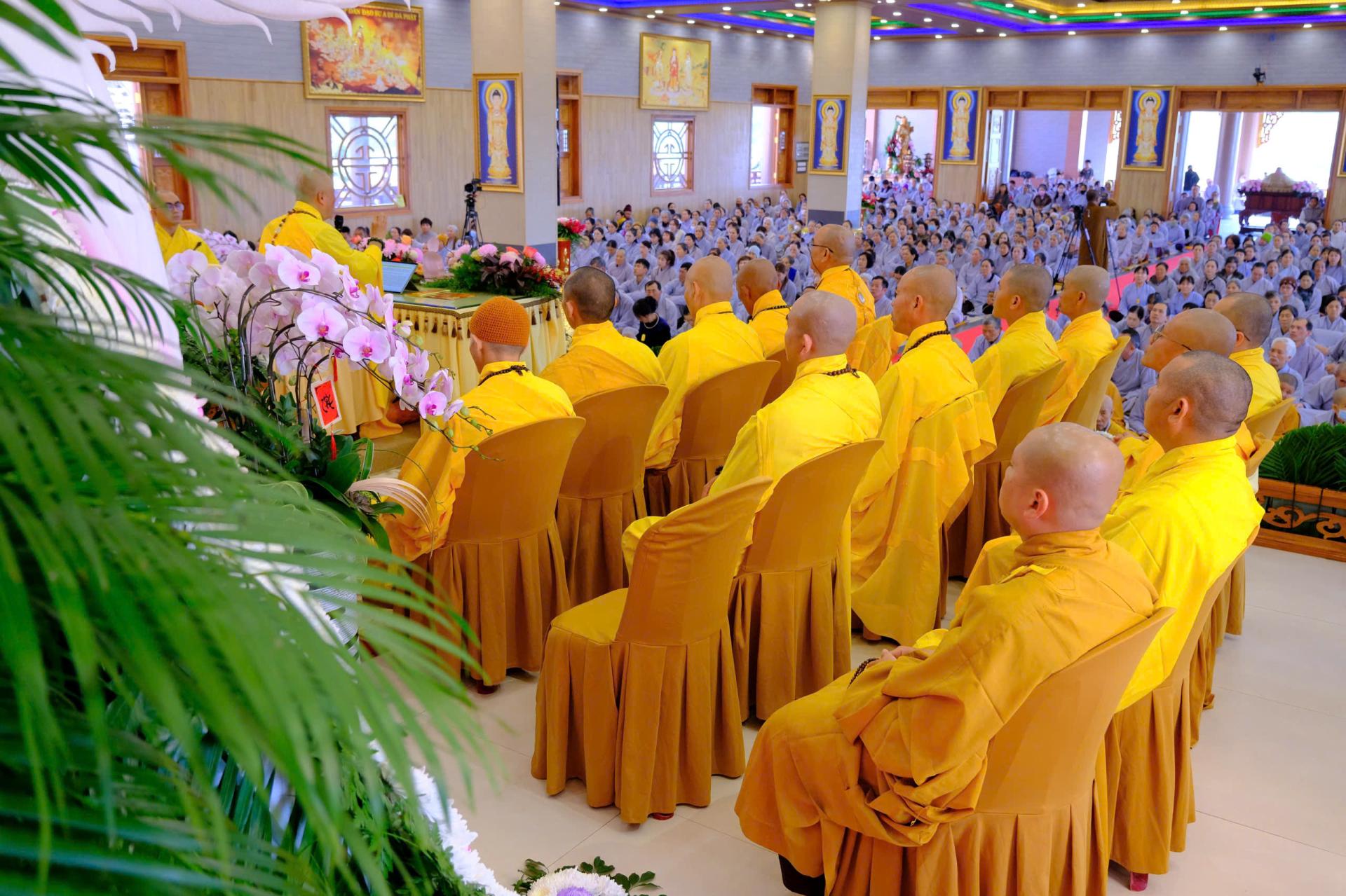 thuyet-phap-le-tat-nien-2024-chua-quan-the-am-ngay-20-12-giap-thin-al-chua-quan-the-am-duc-trong-lam-dong-2.jpg