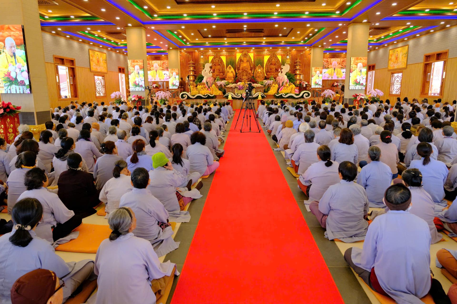 thuyet-phap-le-tat-nien-2024-chua-quan-the-am-ngay-20-12-giap-thin-al-chua-quan-the-am-duc-trong-lam-dong-4.jpg