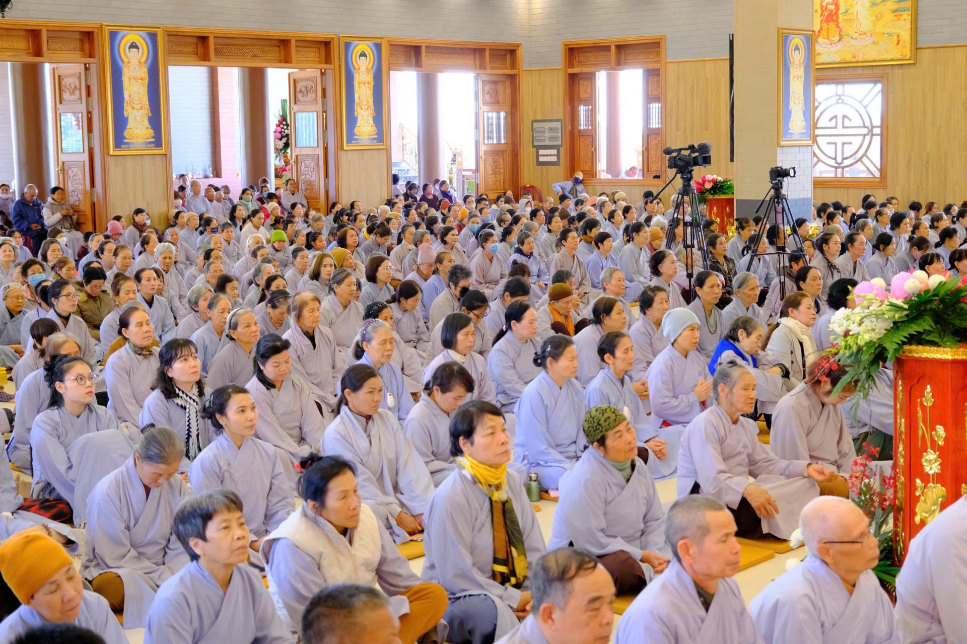 thuyet-phap-le-tat-nien-2024-chua-quan-the-am-ngay-20-12-giap-thin-al-chua-quan-the-am-duc-trong-lam-dong-7.jpg
