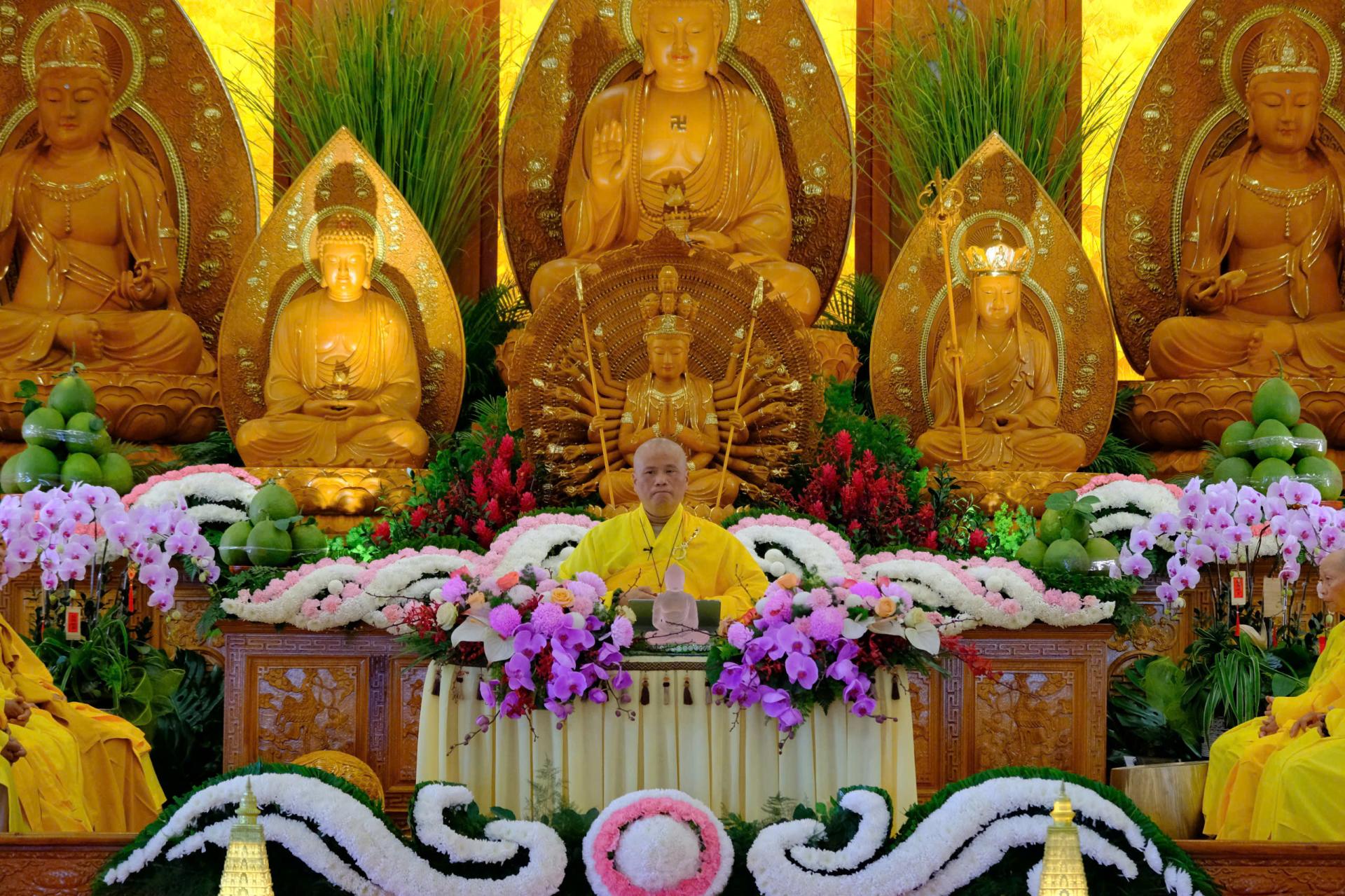 thuyet-phap-le-tat-nien-2024-chua-quan-the-am-ngay-20-12-giap-thin-al-chua-quan-the-am-duc-trong-lam-dong-8.jpg