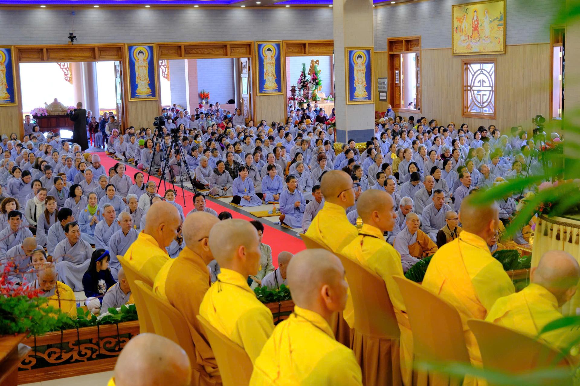 thuyet-phap-le-tat-nien-2024-chua-quan-the-am-ngay-20-12-giap-thin-al-chua-quan-the-am-duc-trong-lam-dong-9.jpg