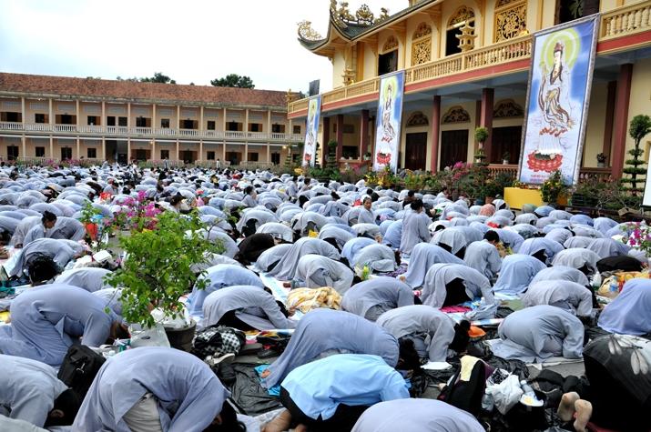 via-quan-am-ngay-19-06-2012-tai-chua-dai-tong-lam-brvt-chua-quan-the-am-duc-trong-lam-dong-2.jpg