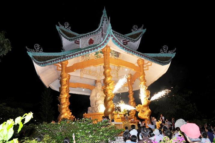 via-quan-am-ngay-19-06-2012-tai-chua-dai-tong-lam-brvt-chua-quan-the-am-duc-trong-lam-dong-65.jpg