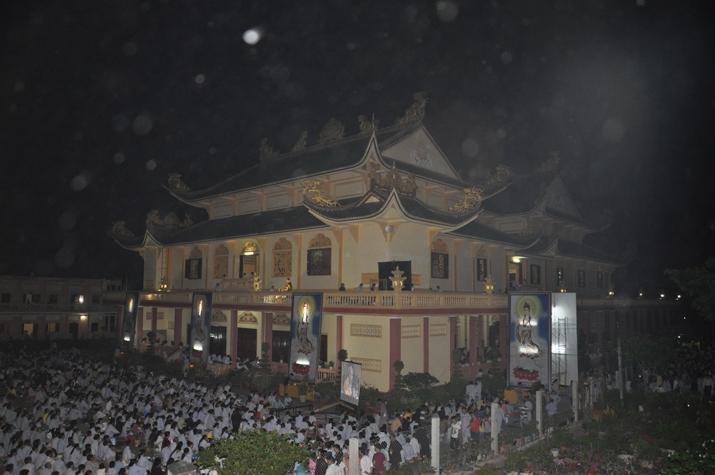 via-quan-am-ngay-19-06-2012-tai-chua-dai-tong-lam-brvt-chua-quan-the-am-duc-trong-lam-dong-8.jpg